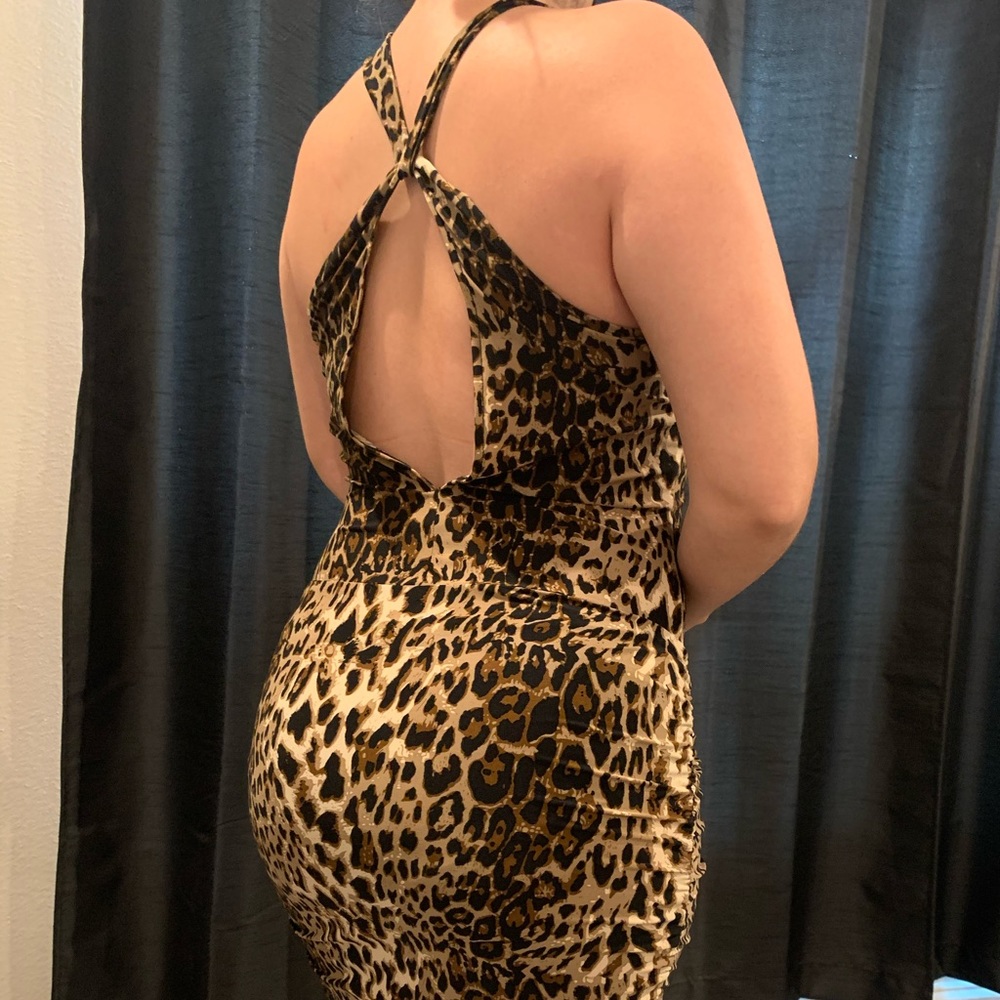 Alyn Paige dress!